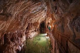Grottes De Limousis