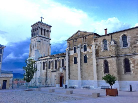 Cathédrale Saint-Apollinaire de Valence