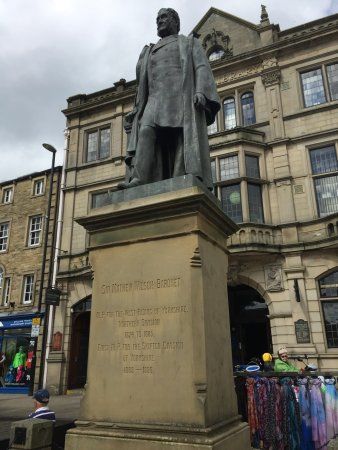 Statue of Sir Mathew Wilson