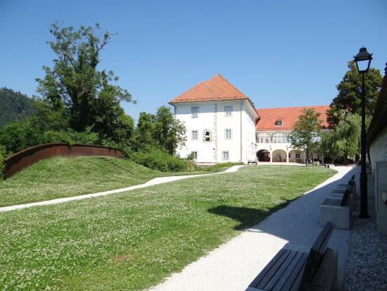 Khislstein Castle and Country Mansion
