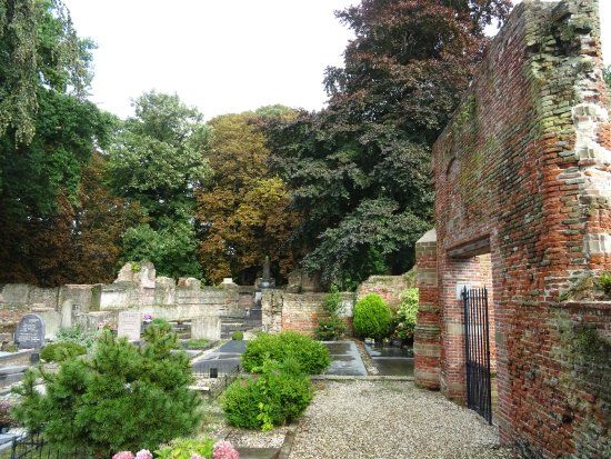 Ruine De Oude Toren-Ruine van de Oude Matthias-kerk Warmond