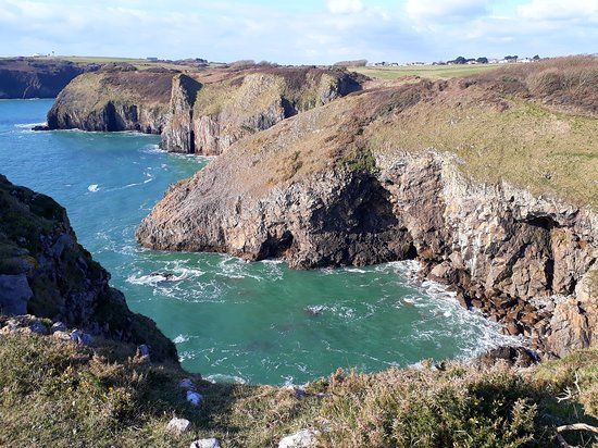 Lydstep Cliffs and caverns