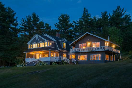 Max's Restaurant & Pub at the Snowvillage Inn