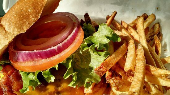 Knotty Pine Bar & Grill