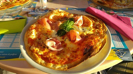 Les Tonnelles Pizzeria