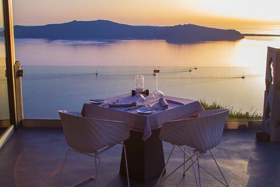 FlyAway Creative Restaurant & Bar Powered by West East Suites