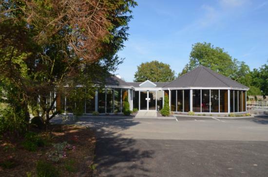 Charlies Restaurant & Bar