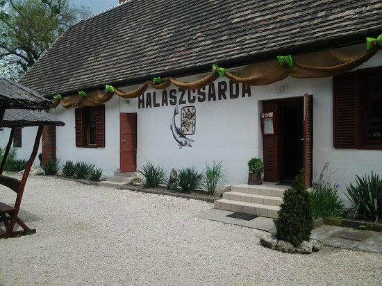 Toparti Halaszcsarda Tata