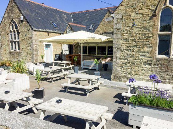 Old School Bar & Kitchen