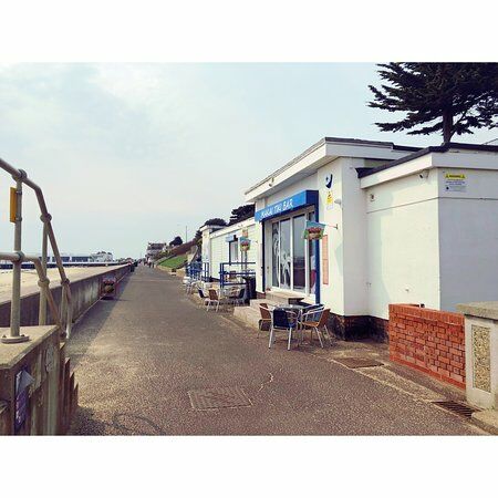 Makai Beach Cafe & Bar