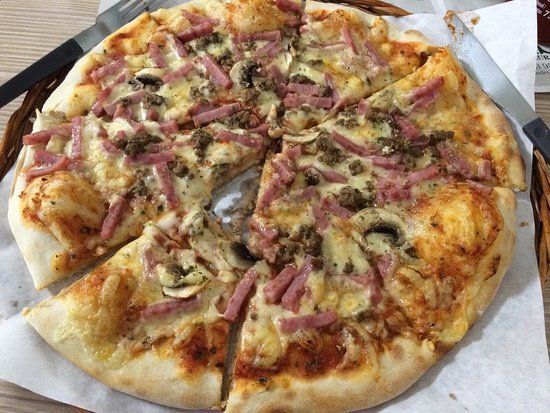 Ras Cafe and Restaurant