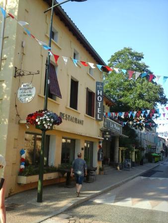 Hôtel Les Platanes