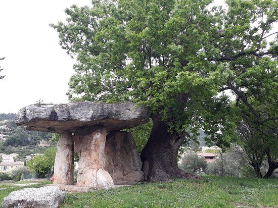 Le Dolmen de la Pierre de la Fée