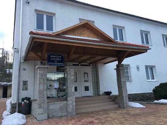 Crystal Gallery and Exhibition