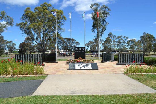 Horsham & District War Memorial & Cenotaph