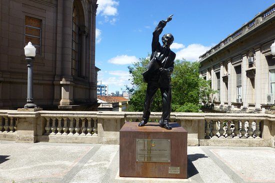 Estatua de Leonel Brizola