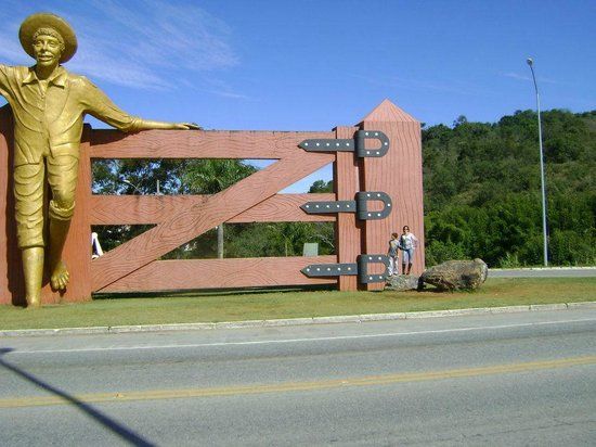 Monumento Menino Da Porteira