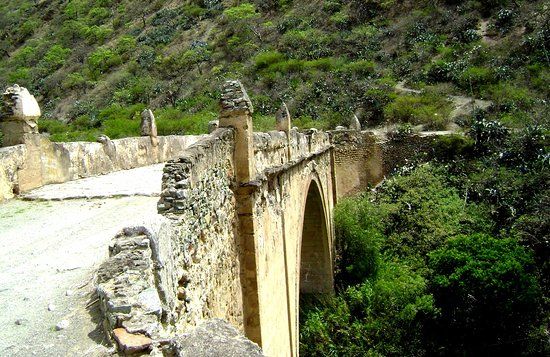 Puente colonial Pachachaca