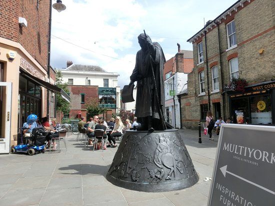 Statue of Geoffrey Chaucer