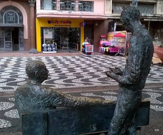 Monumento a Carlos Drummond de Andrade e Mário Quintana