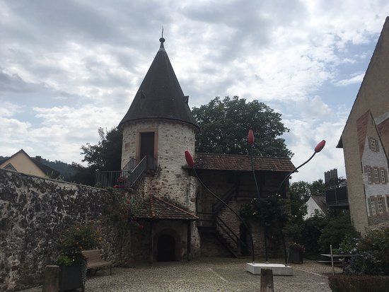 Hirschturm mit Denkmal