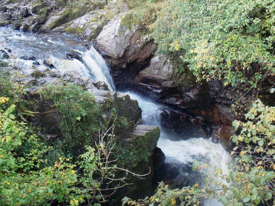 Rumbling Bridge Falls