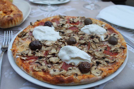 Pizza cafe La Piazza