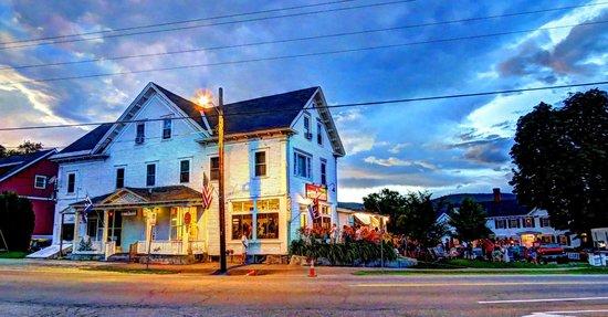 Dewey's Ice Cream Parlor & Cafe