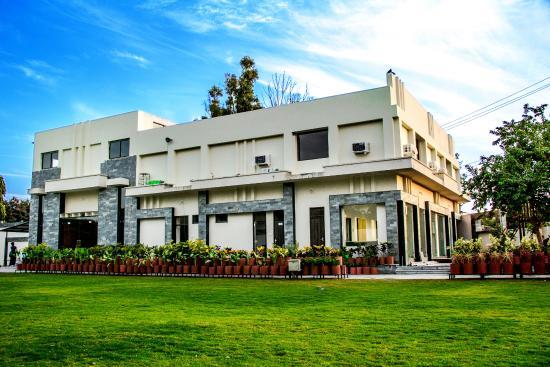 La Eden Garden Restaurant