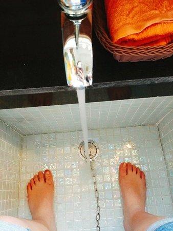 Nonjit Water Haesu Feet Yok Cafe