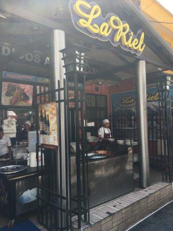 Chicharroneria la Riel