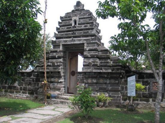 Sri Aji Joyoboyo Meditation Place