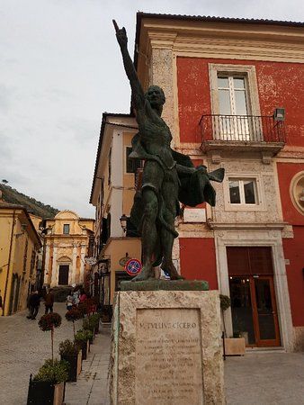 Monumento a Marco Tullio Cicerone
