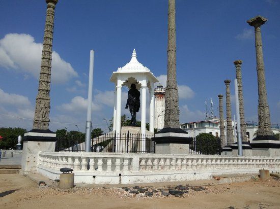 Mahatma Gandhi Statue