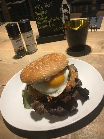 BB's Cafe & Rhein Street Food