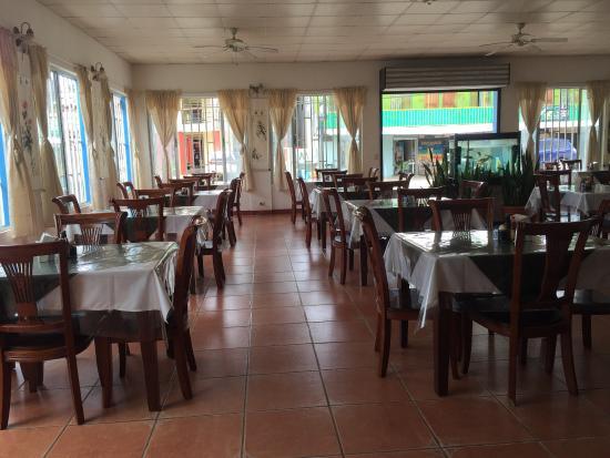Restaurante Delfín Blanco
