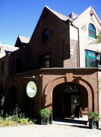 Wood Creek Bar & Grill