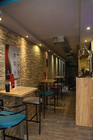 August Café