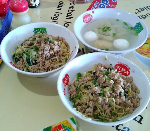 Mie Belitung Yamien Nyong Choi