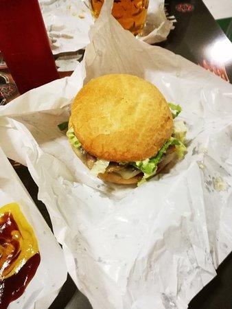 Cerveceria-Hamburgueseria Monty