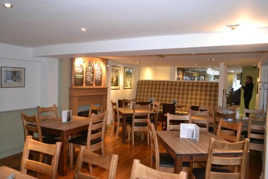 The Queens Head Hotel