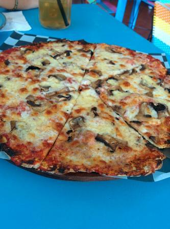 Pizzas a la Lena Black Albahaca