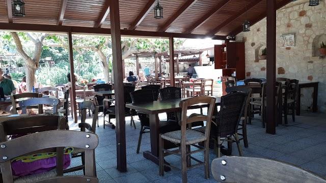 Ligo Vouno Ligo Thalassa