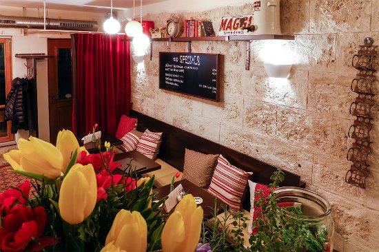 Cafe Bistro LaVie