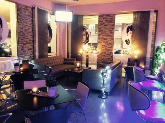 Legends Bar