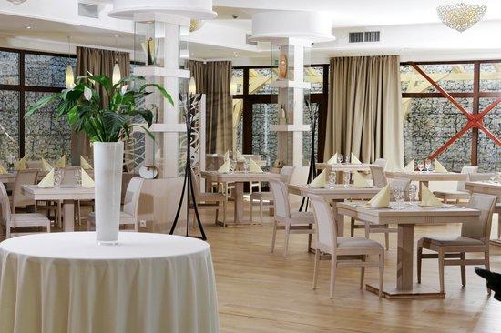 Reštaurácia Slamený dom