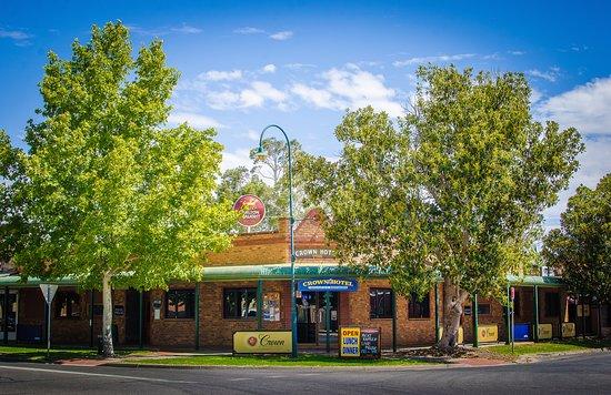 Crown Hotel Wentworth