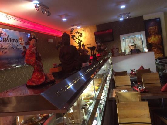 SAKURA Running Sushi