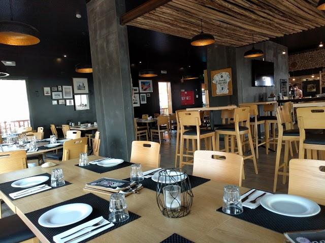 Ribeira d'Ilhas Surf Restaurant & Bar