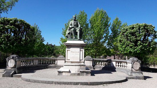 Monument à Louis Pasteur